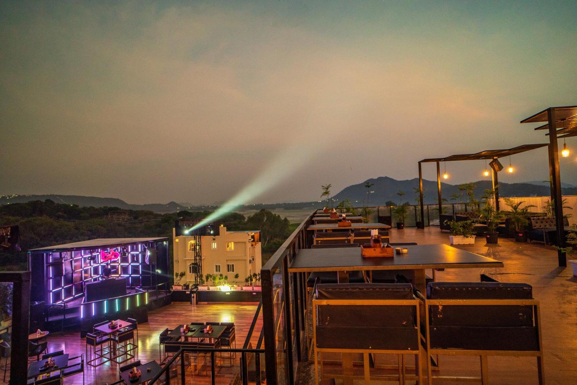 Hotel The Courtyard - Beyond Bar & Club Udajpur Exteriér fotografie